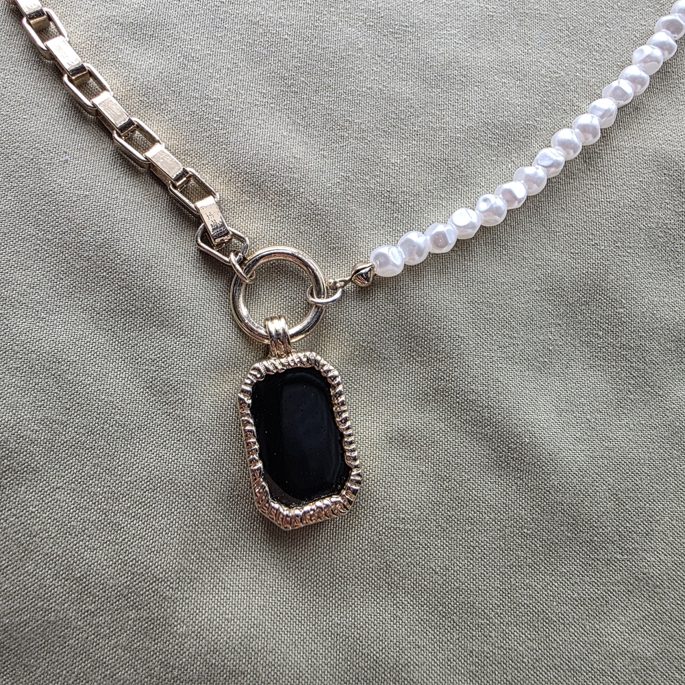 🤍 Gold Tone & Pearl - Picture 3 of 6